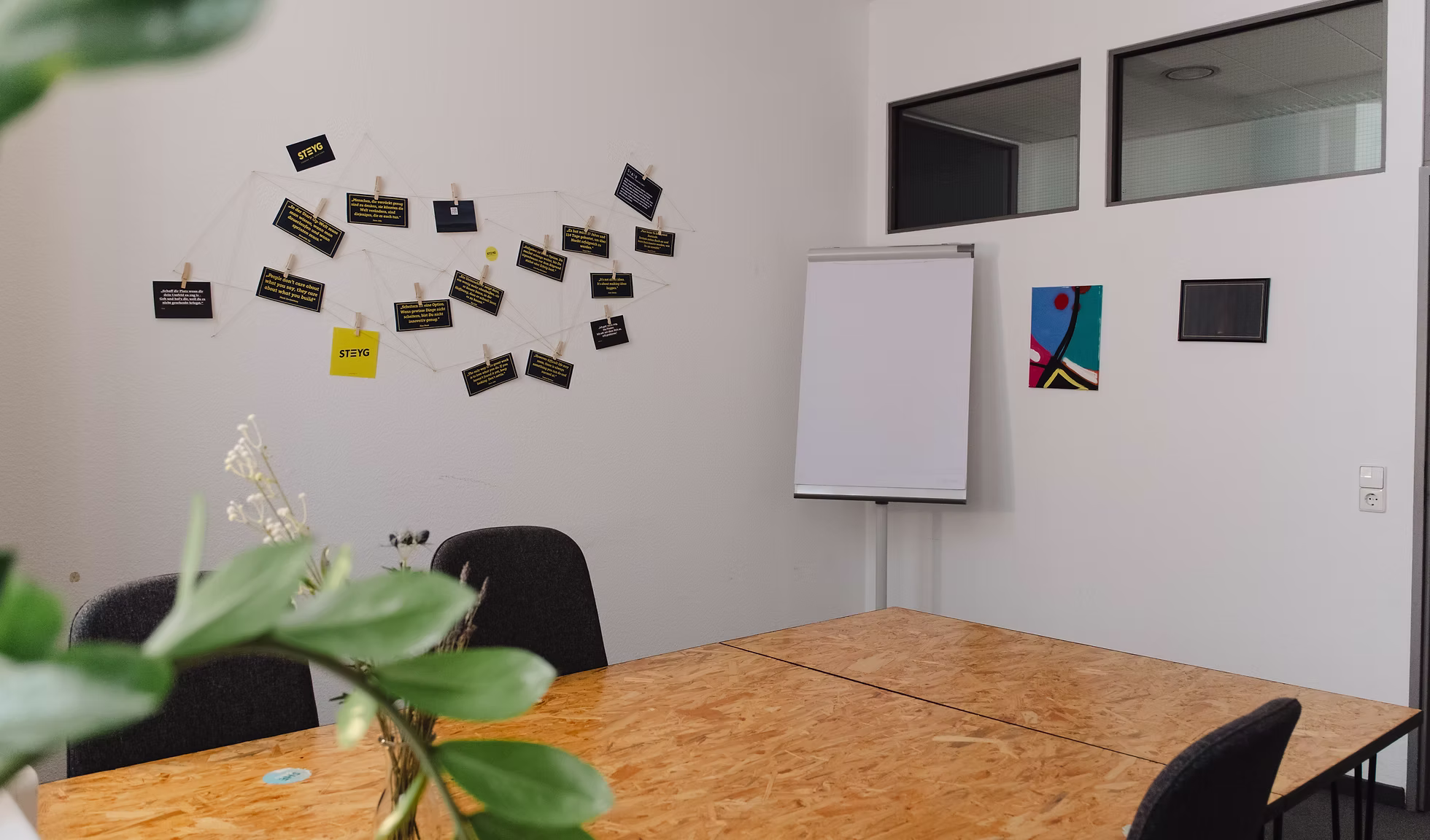 Rent a 5-person team office in Stuttgart - Flexible coworking space for small teams Rent a team office in Stuttgart - Modern coworking space for 5 people with high-quality equipment