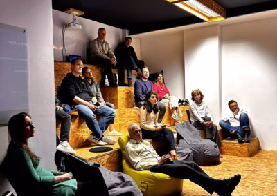 Die Zuschauer beim Founder Talk lauschen interessiert